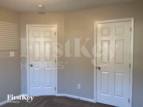 Building Photo - 109 W Bank Dr