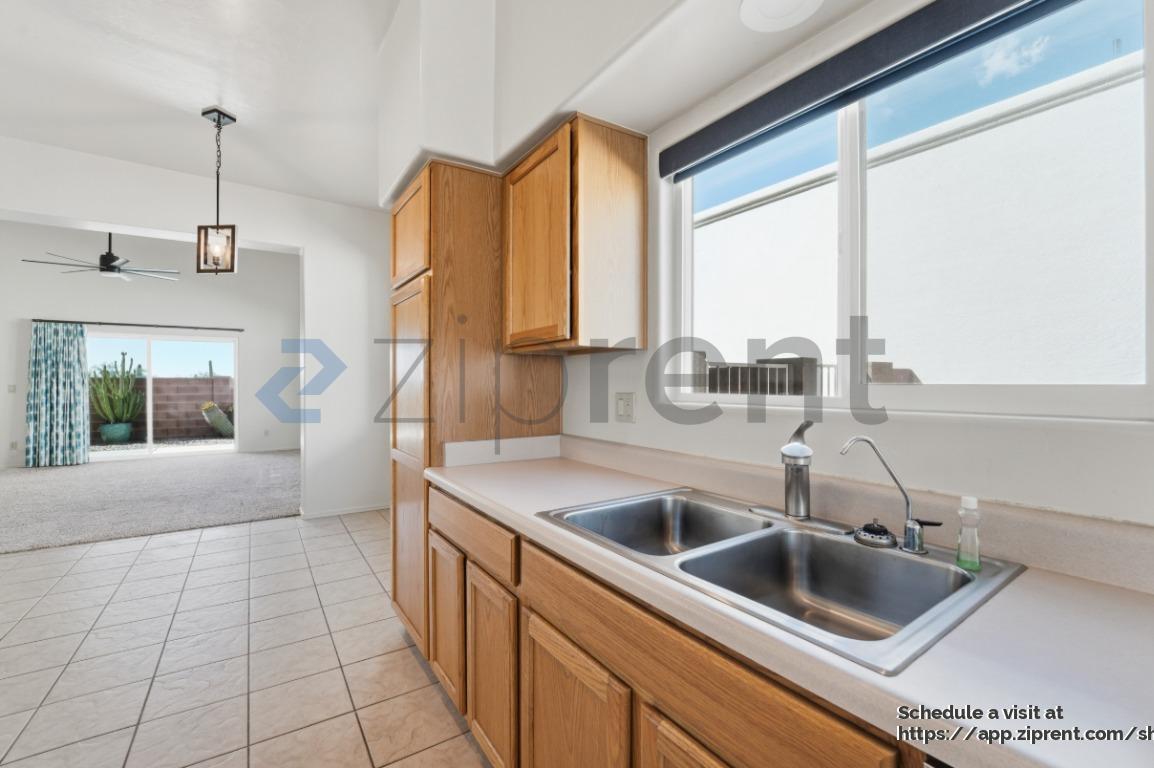 Building Photo - 8119 N Peppersauce Dr