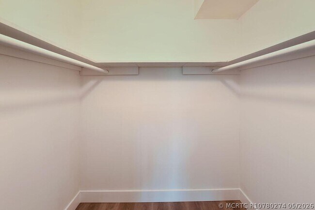 Building Photo - 1400 NE 57th Ct