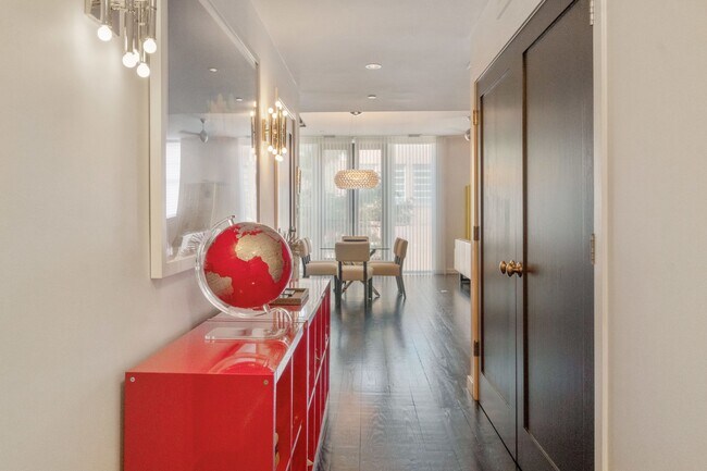 Building Photo - 136 Arlington St