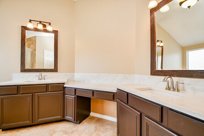 Building Photo - 11707 Turtle Lake Dr