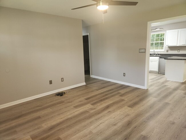 Building Photo - Spacious 3-Bed, 2-Bath Home in a Quiet Neighborhood