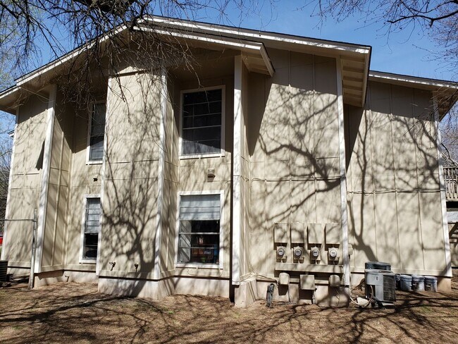 Building Photo - 10811 Lanshire Dr