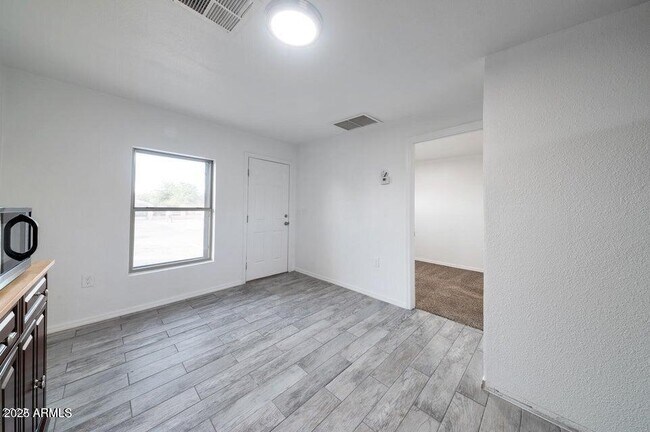 Building Photo - 1108 S 33rd Ave