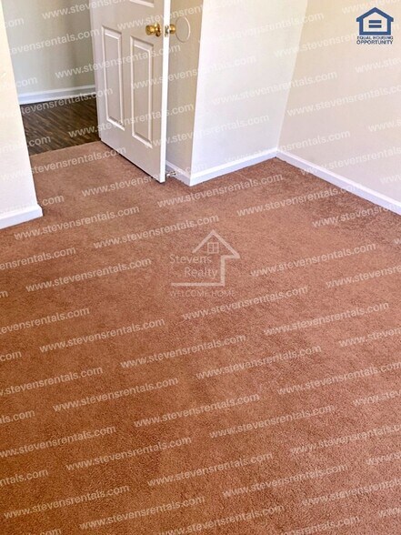 Building Photo - 430 Oriole Dr