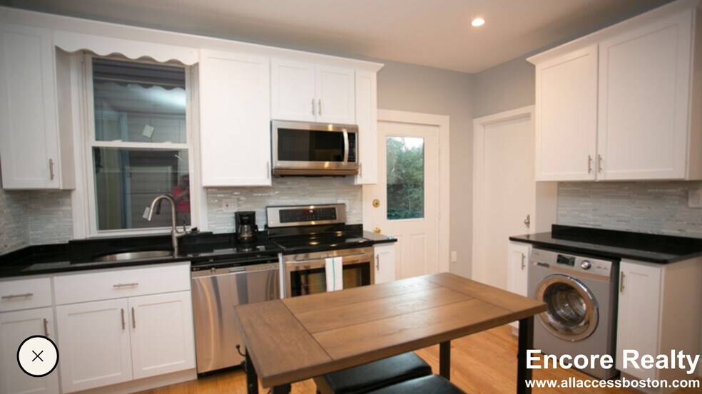 Building Photo - 8 Story St