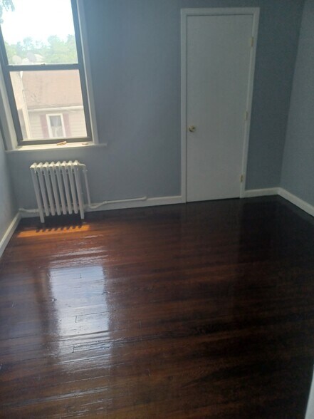 Building Photo - 961 Van Duzer St