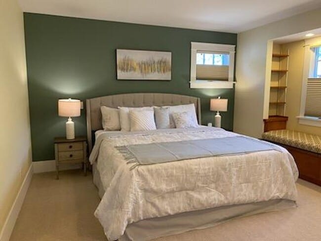 Building Photo - Charming Historical Home, Desirable Downtown Location. Flexible Lease Terms, 30-day Min. All Util...