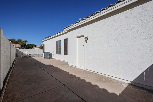 Building Photo - Welcome to this beautiful 4 bedroom, 2 bat...