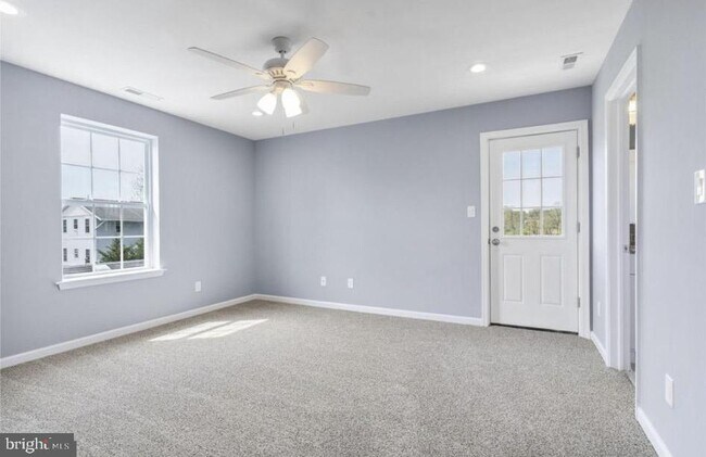 Building Photo - 802 Sixth Ave