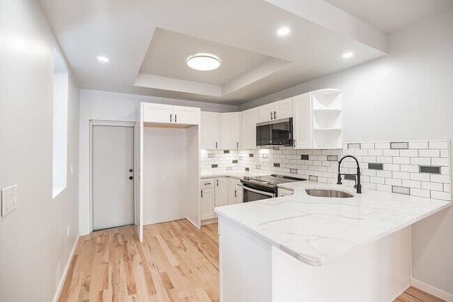 Building Photo - 5611 Arlington St