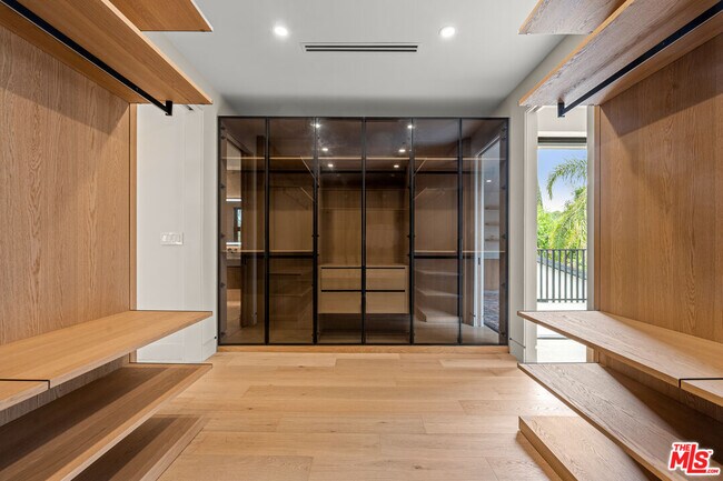 Building Photo - 4740 Sunnyslope Ave