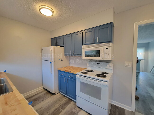 Building Photo - 7831 Glen Orchard Dr
