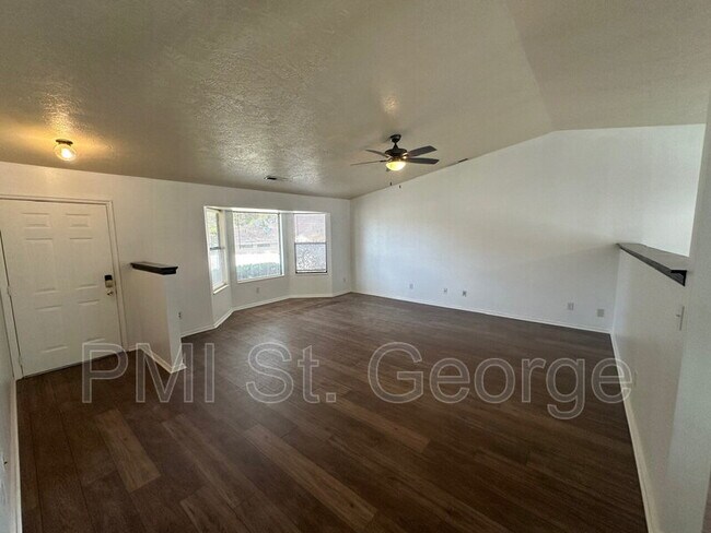 Building Photo - 3059 Bayberry Cir