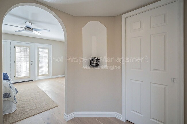 Building Photo - 10527 E Fanfol Ln