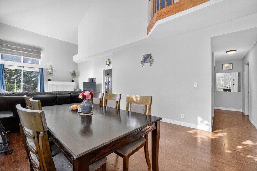 Building Photo - 151 Buck Ct