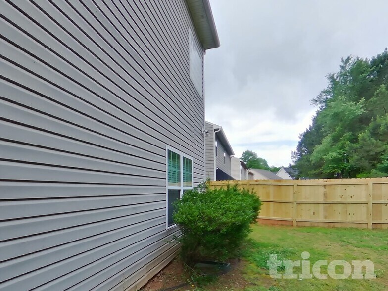 Building Photo - 184 Village Park Dr