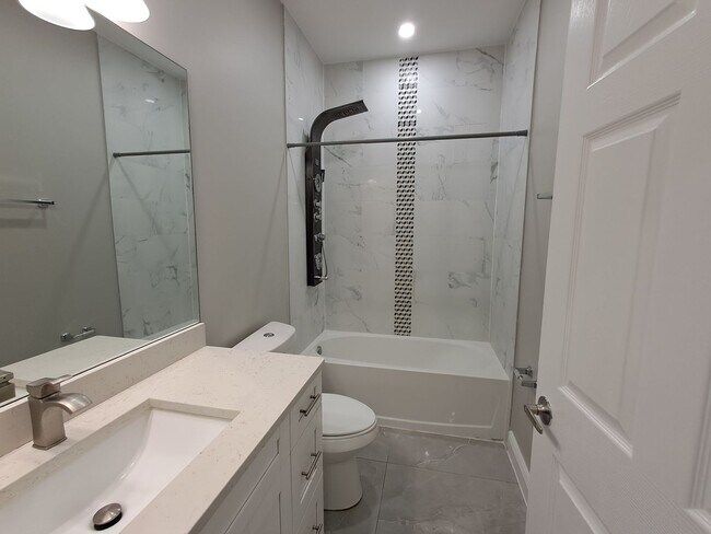 Building Photo - 213 Hightower Ave S