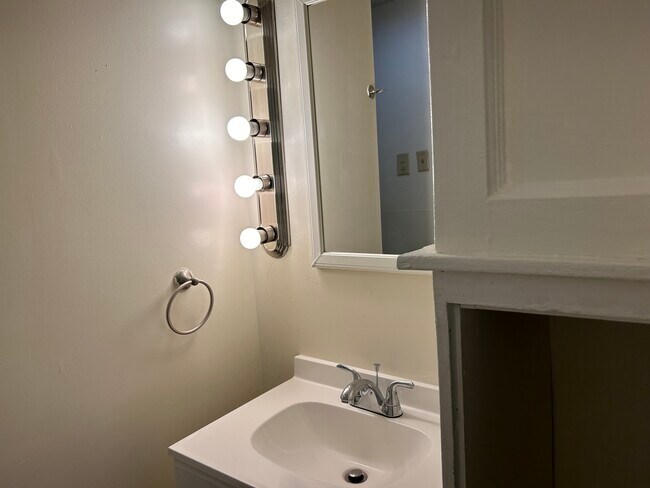 Bathroom - 307 N 4th St