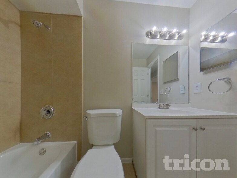 Building Photo - 1525 Guinevere Dr