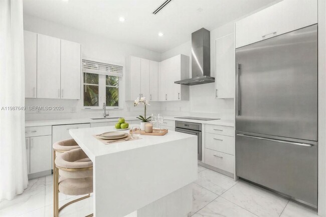 Building Photo - 315 Santander Ave