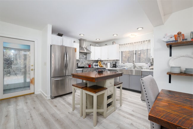 Building Photo - 266 Old Forge Rd