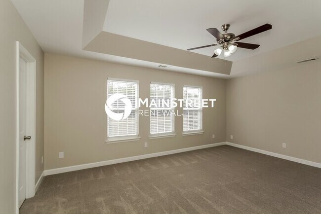 Building Photo - 4 Bedroom Pet-Friendly Home in Charlotte, NC with Main Street Renewal