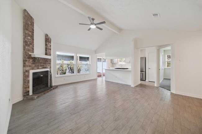 Building Photo - 9327 Crescent Moon Dr