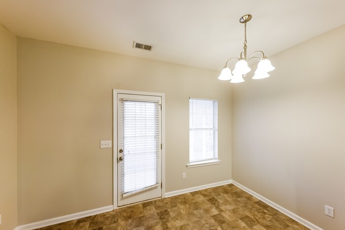 Building Photo - 112 Charlton Ln