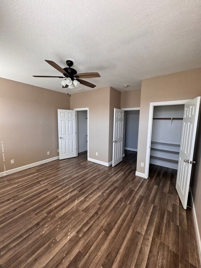 Building Photo - Beautiful single family home