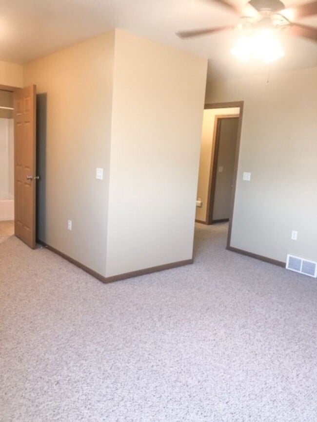 Building Photo - 3566-3572 East Meadows Place