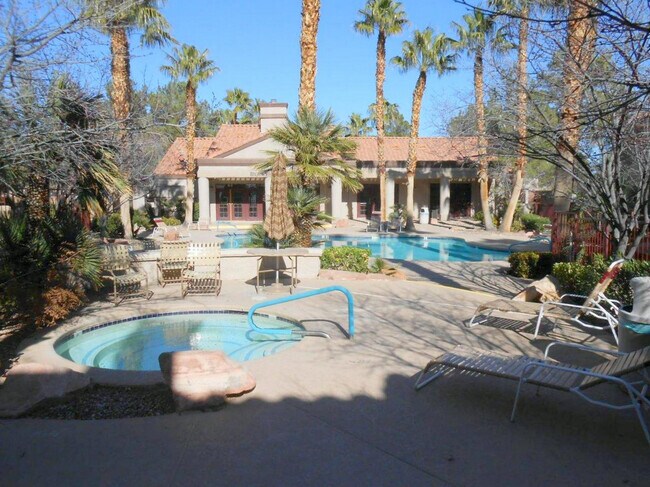 Building Photo - Spacious 1st Floor Condo at The Lakes