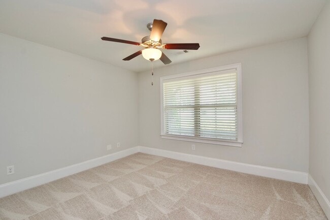 Building Photo - Cotswold S/D! 3Bed/2.5Bath Home with Fence...