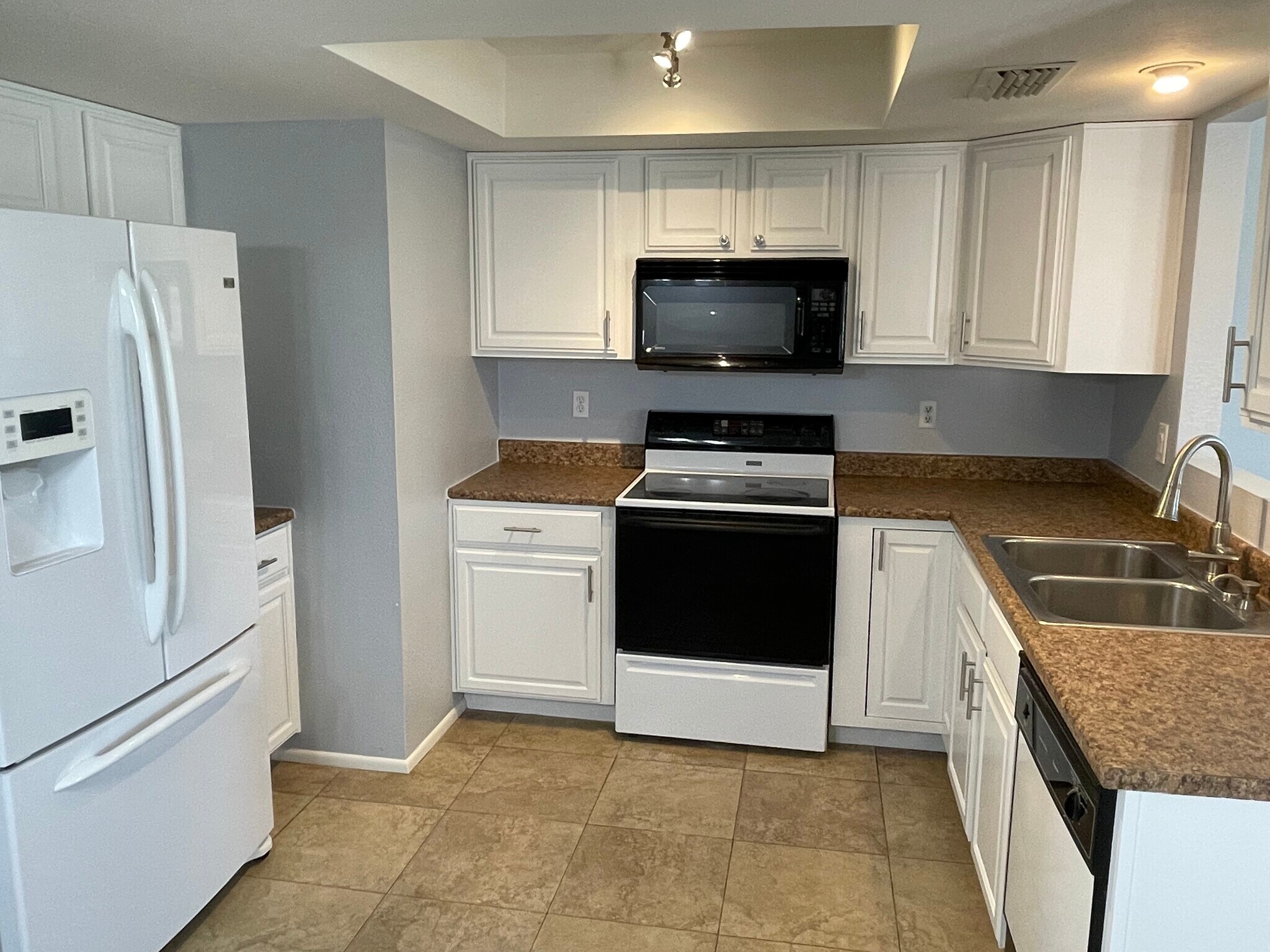 Building Photo - 10421 W Puget Ave