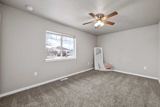 Building Photo - 290 Kenneth Dr