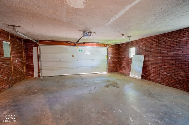 Building Photo - 1509 E Centennial Ave