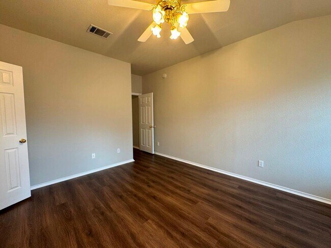 Building Photo - 1508 Highland Dr