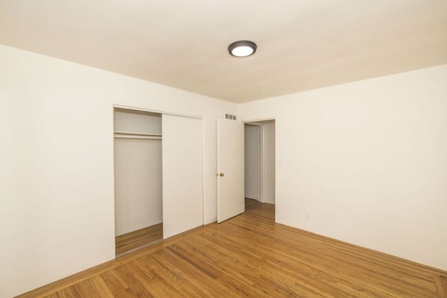 Building Photo - 691 Roble Ave