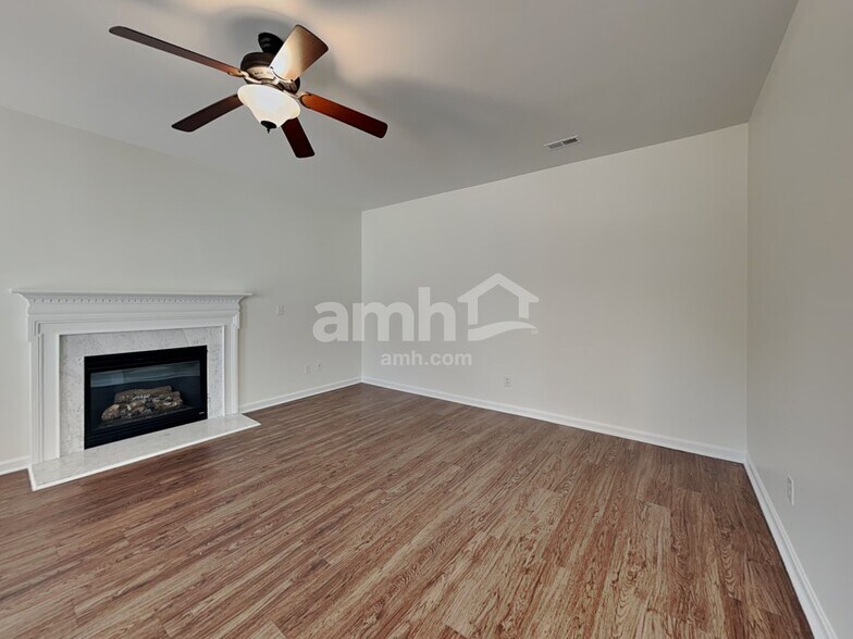 Building Photo - 1039 Canopy Dr