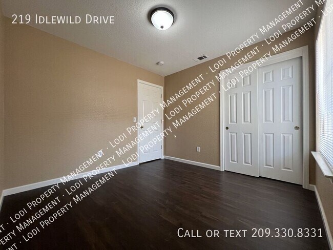 Building Photo - 219 Idlewild Dr