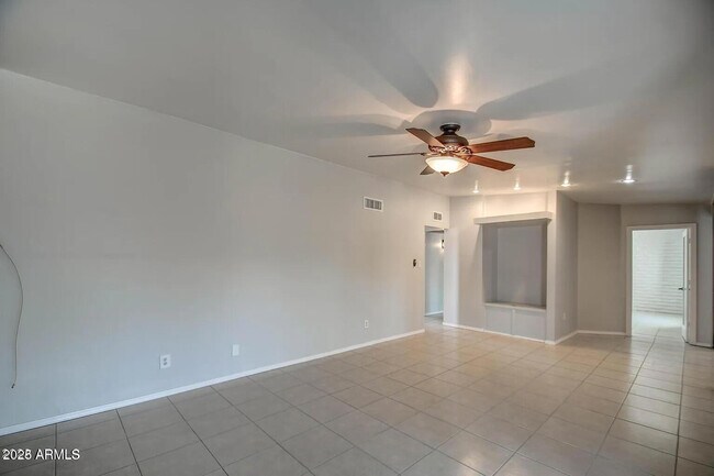 Building Photo - 1612 E Gaylon Dr