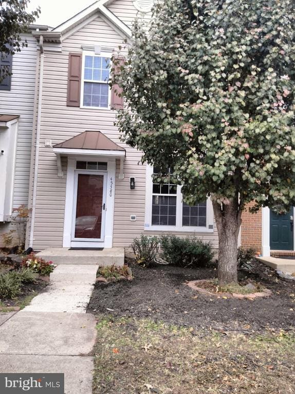 Primary Photo - 45580 Grand Central Sq