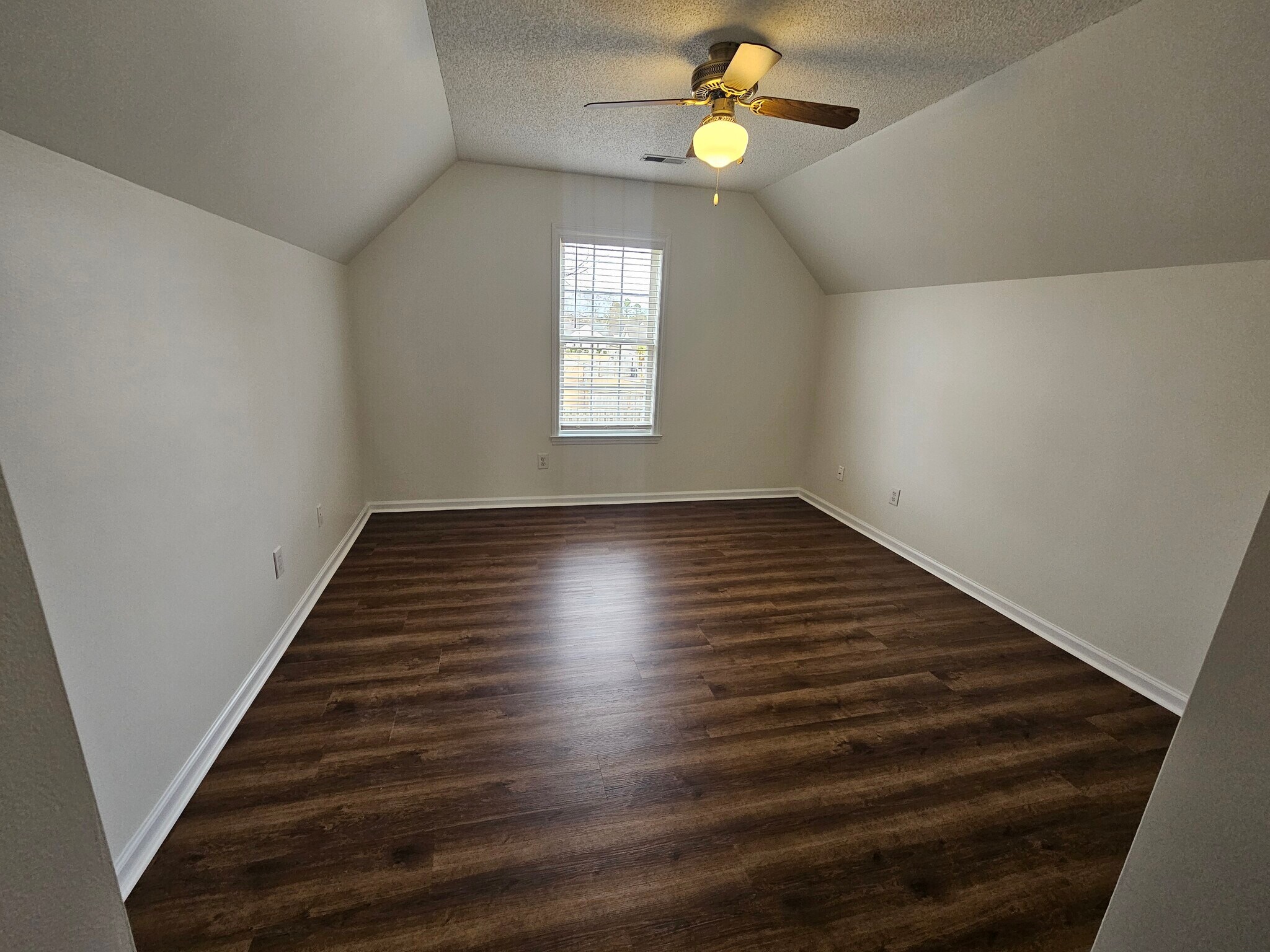 Building Photo - 1503 Flushing Dr