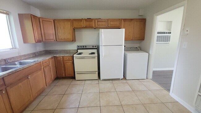 Building Photo - "Charming 3-Bedroom Home in Huntsville wit...