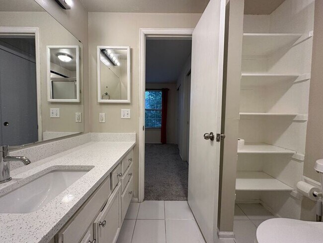 Building Photo - 7105 E Briarwood Dr