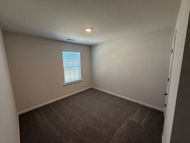 Building Photo - Beautiful Townhome in Charlotte
