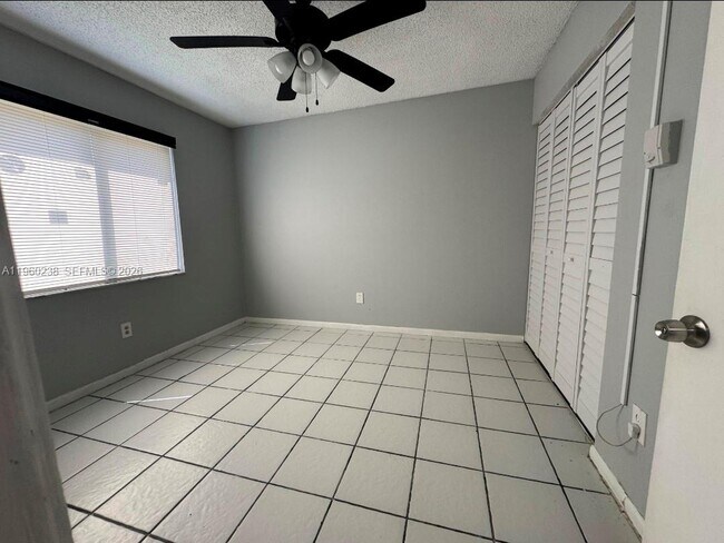 Building Photo - 20810 NE 8th Ct