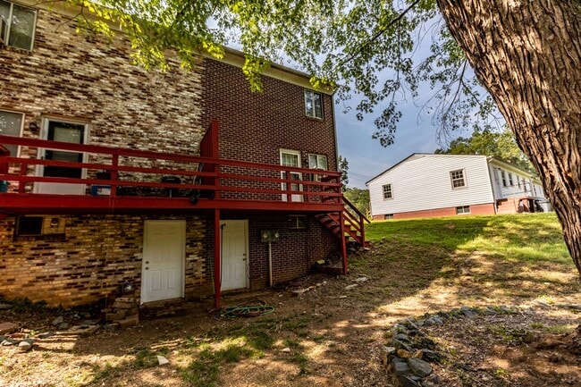 Building Photo - 223 Stribling Ave