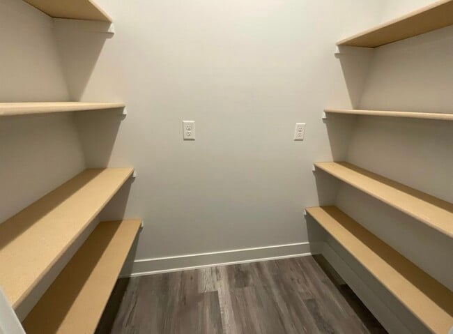 Building Photo - 5480 N Colburn Ct