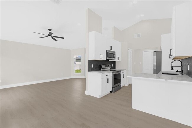 Building Photo - 350 Lakebreeze Cir